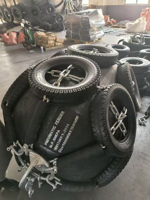 Fender marino pneumatico di gomma personalizzabile per navi e strutture di terra