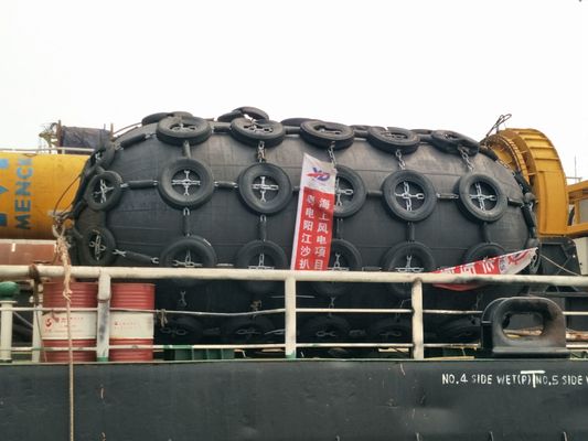 Fender pneumatici pieni di aria compressa per la prevenzione dei danni nelle operazioni marine