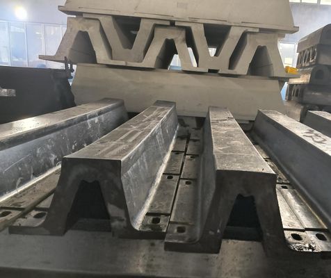 Fenderi ad arco per la conversione dell'energia da impatto e la protezione delle navi e dei moli nelle strutture portuali con traffico elevato