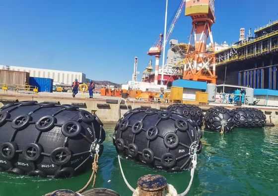Fender pneumatico Yokohama versatile per varie applicazioni e condizioni marine