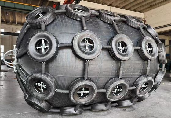 Fender pneumatico marino che garantisce la sicurezza delle navi e del molo con un'elasticità eccezionale